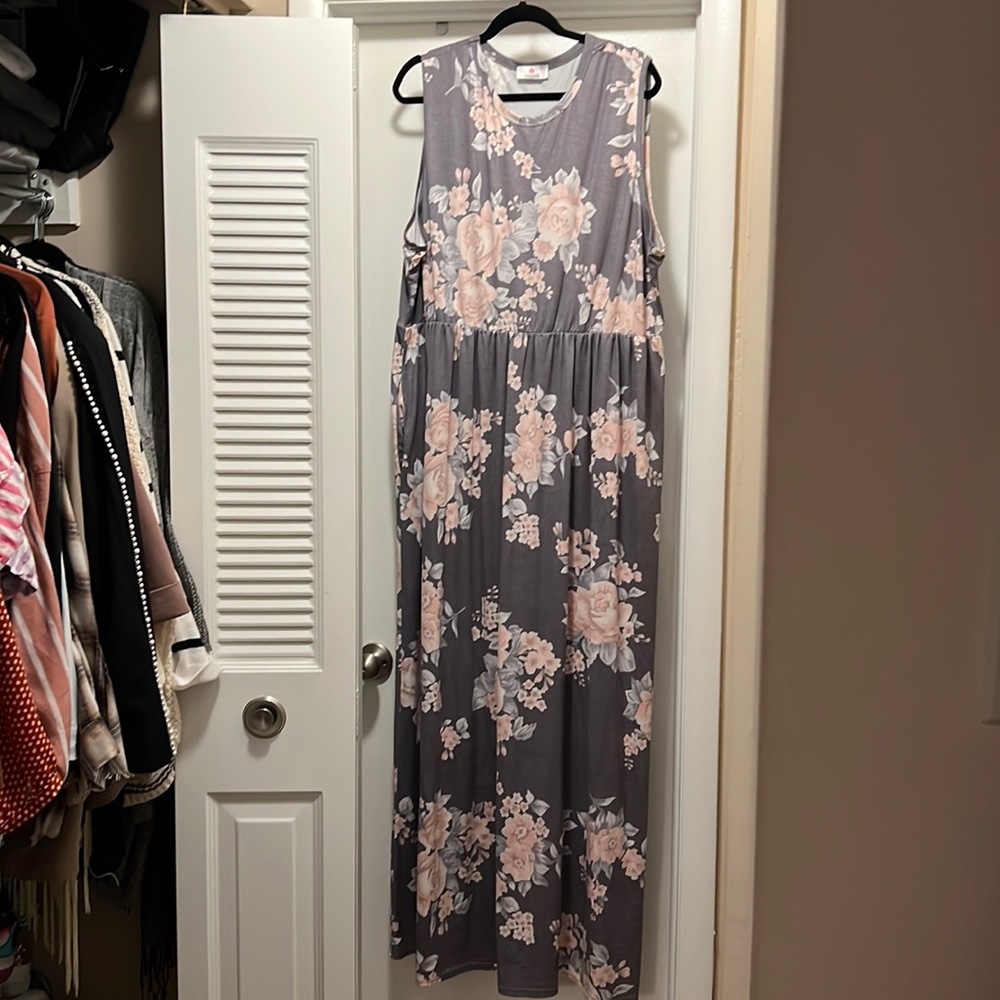 Maxi floral sundress with pockets